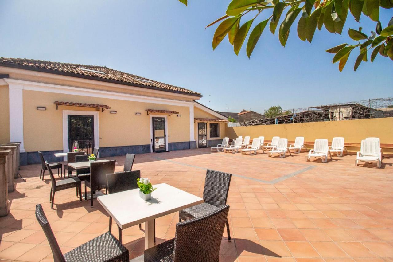 Royal Playa Suite And Apartament -Private Parking- Self Chek Out CTA Exterior photo