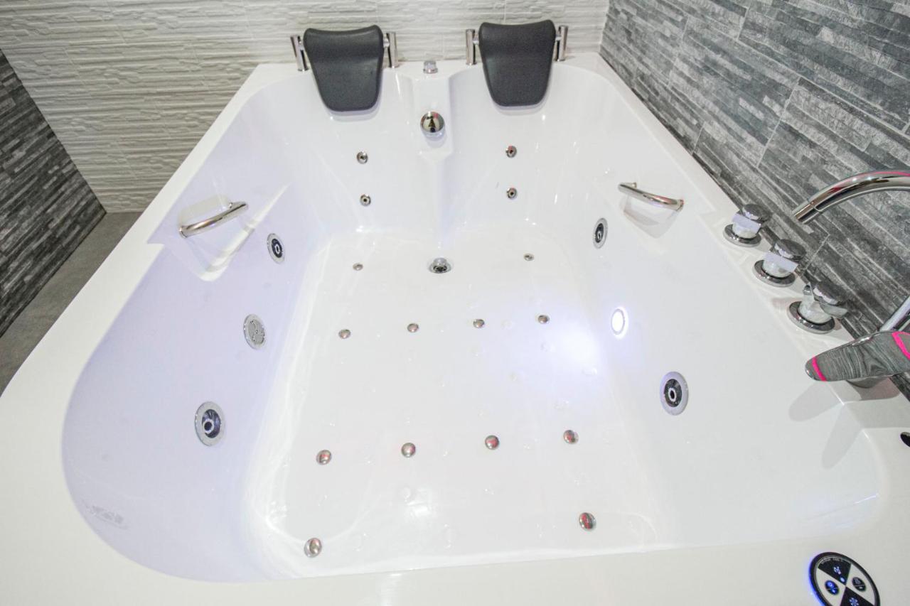 Royal Playa Suite And Apartament -Private Parking- Self Chek Out CTA Exterior photo