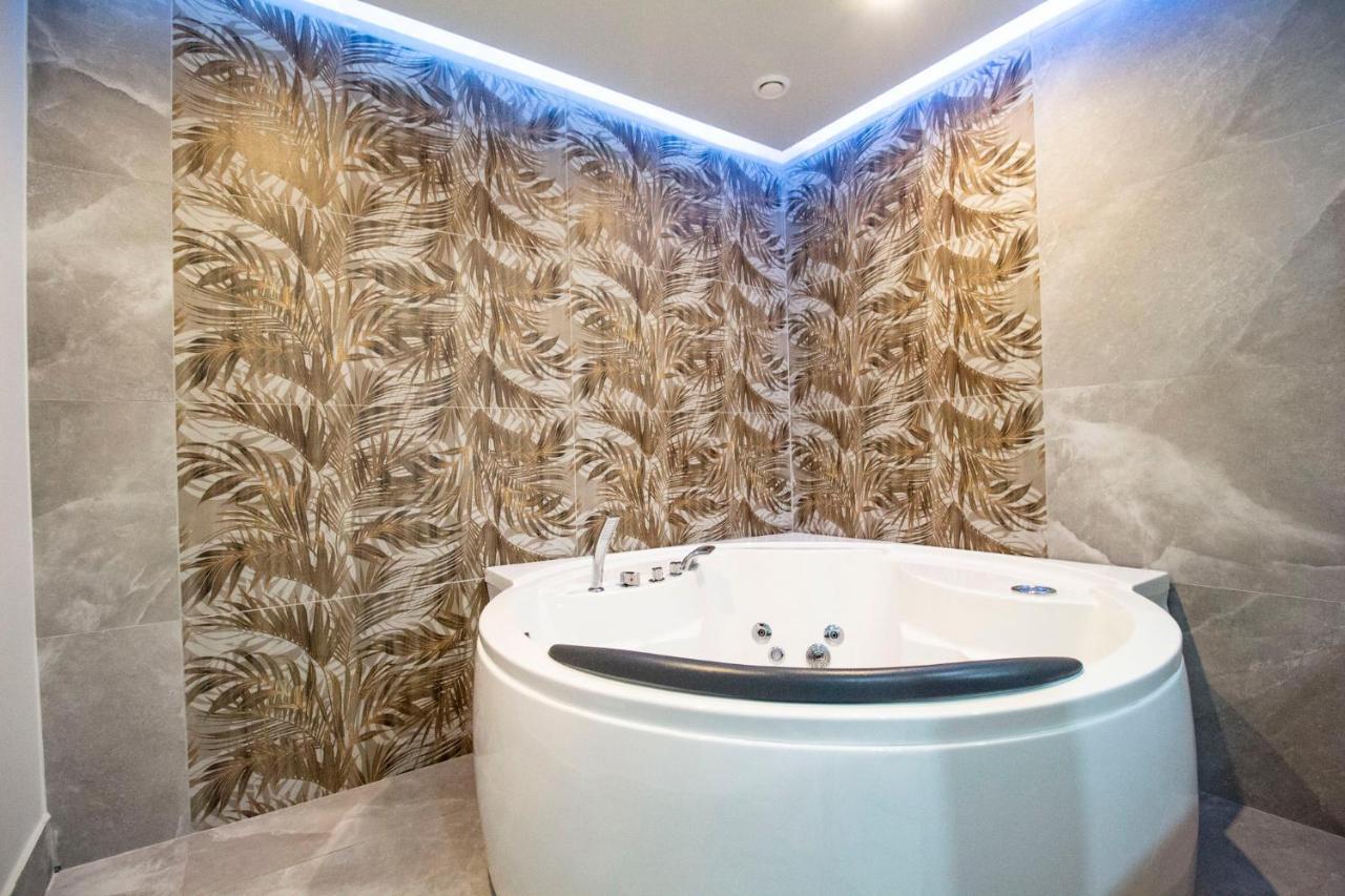Royal Playa Suite And Apartament -Private Parking- Self Chek Out CTA Exterior photo
