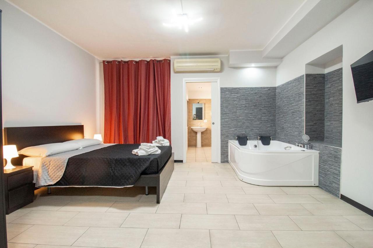 Royal Playa Suite And Apartament -Private Parking- Self Chek Out CTA Exterior photo