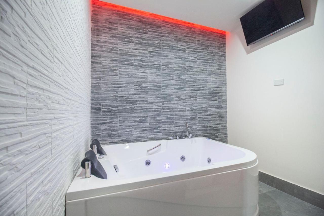 Royal Playa Suite And Apartament -Private Parking- Self Chek Out CTA Exterior photo