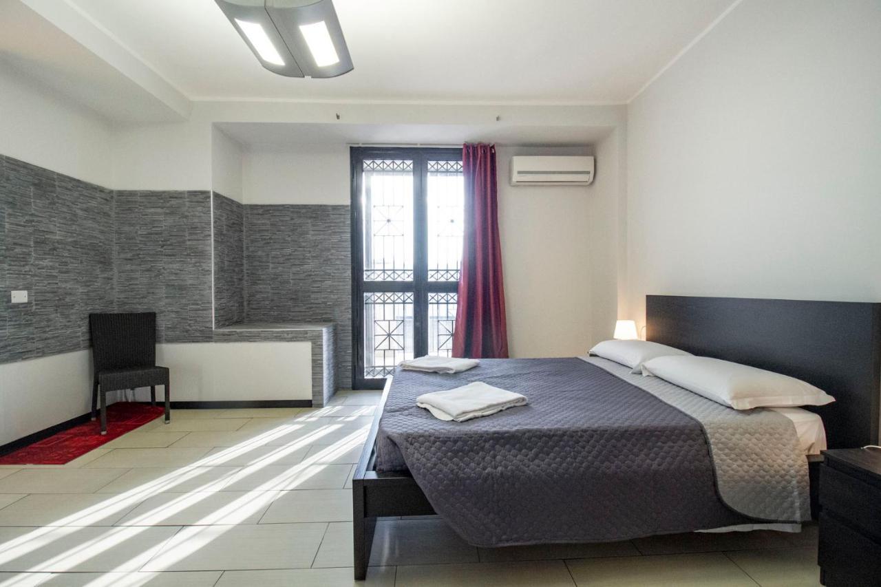 Royal Playa Suite And Apartament -Private Parking- Self Chek Out CTA Exterior photo