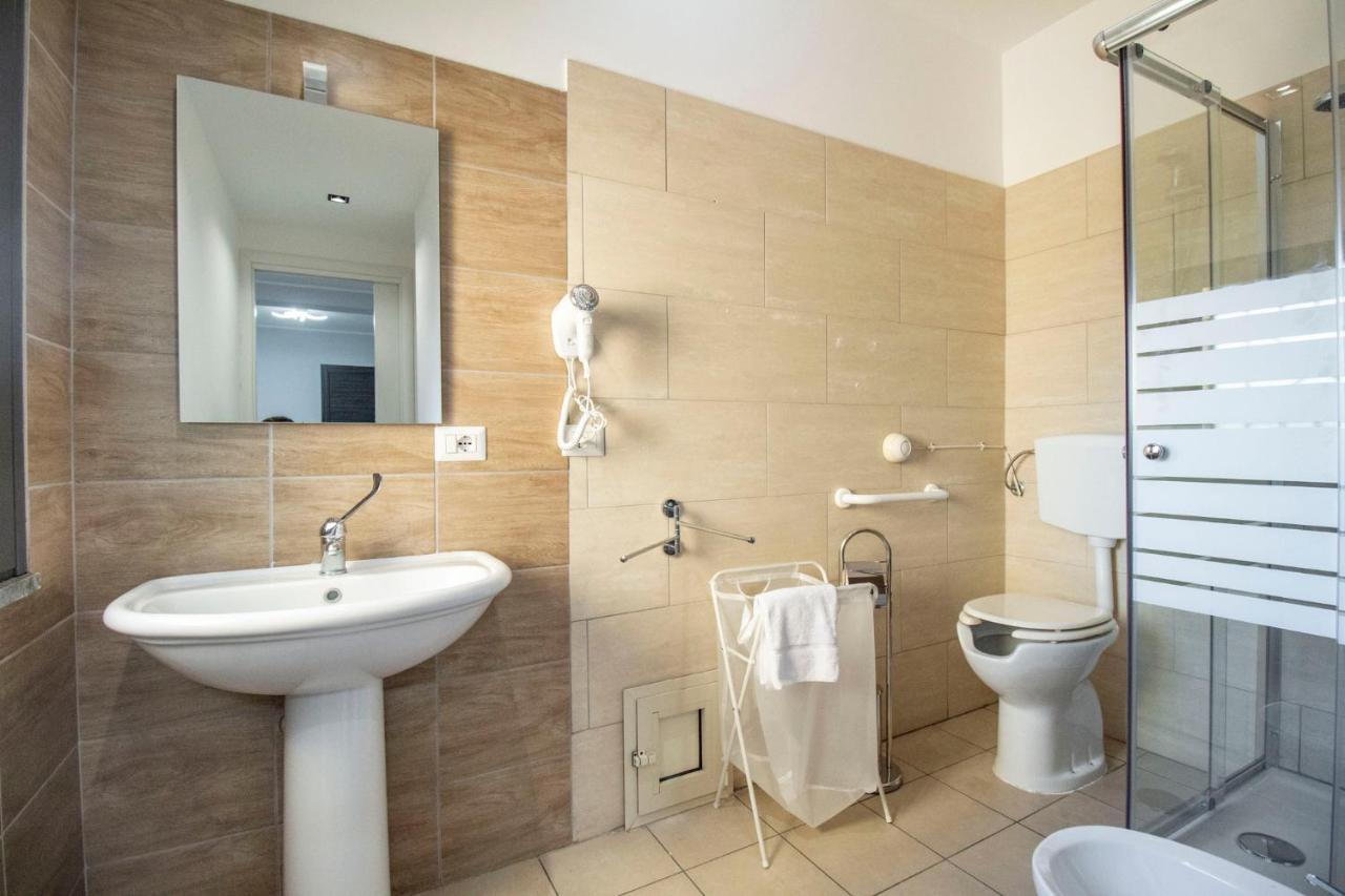 Royal Playa Suite And Apartament -Private Parking- Self Chek Out CTA Exterior photo