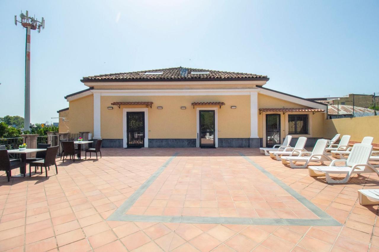 Royal Playa Suite And Apartament -Private Parking- Self Chek Out CTA Exterior photo