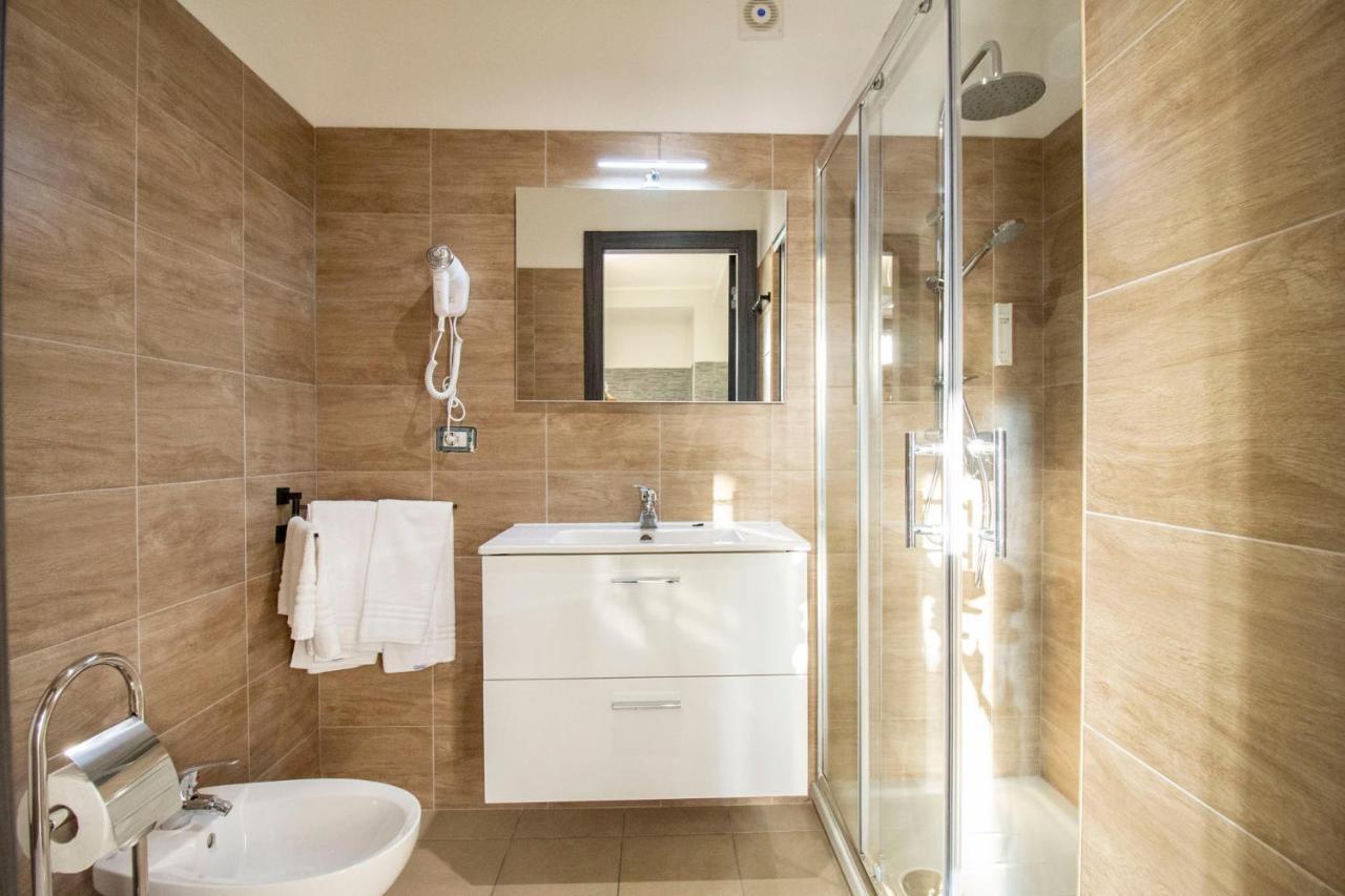 Royal Playa Suite And Apartament -Private Parking- Self Chek Out CTA Exterior photo