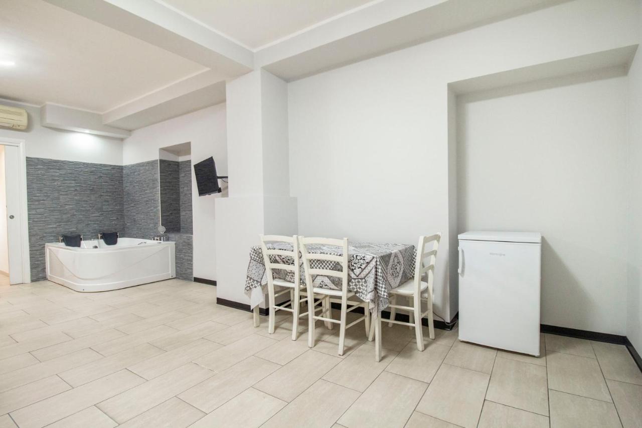 Royal Playa Suite And Apartament -Private Parking- Self Chek Out CTA Exterior photo