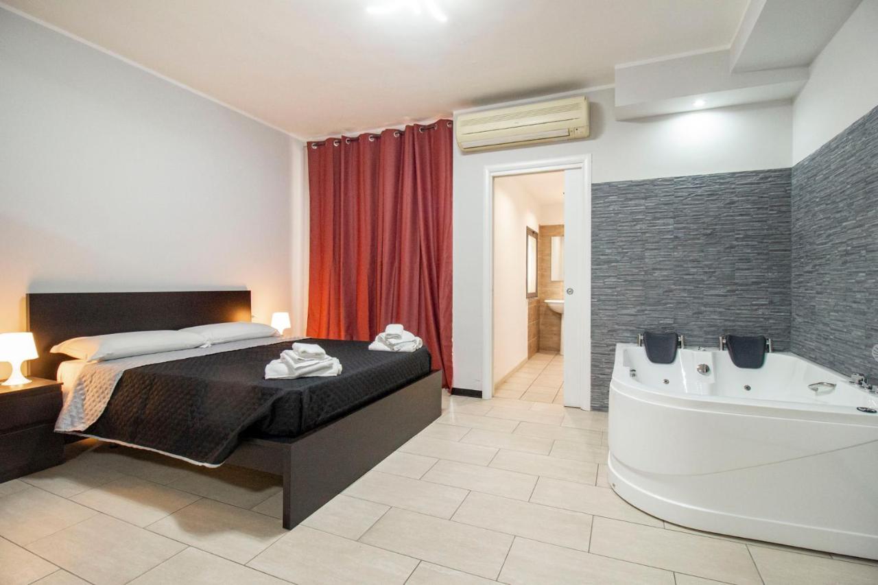 Royal Playa Suite And Apartament -Private Parking- Self Chek Out CTA Exterior photo