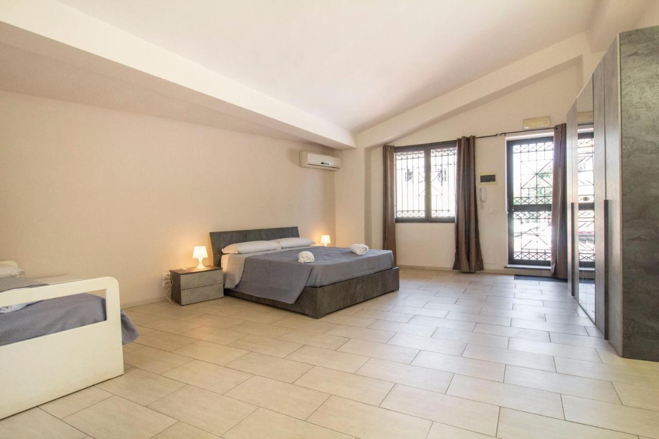 Royal Playa Suite And Apartament -Private Parking- Self Chek Out CTA Exterior photo