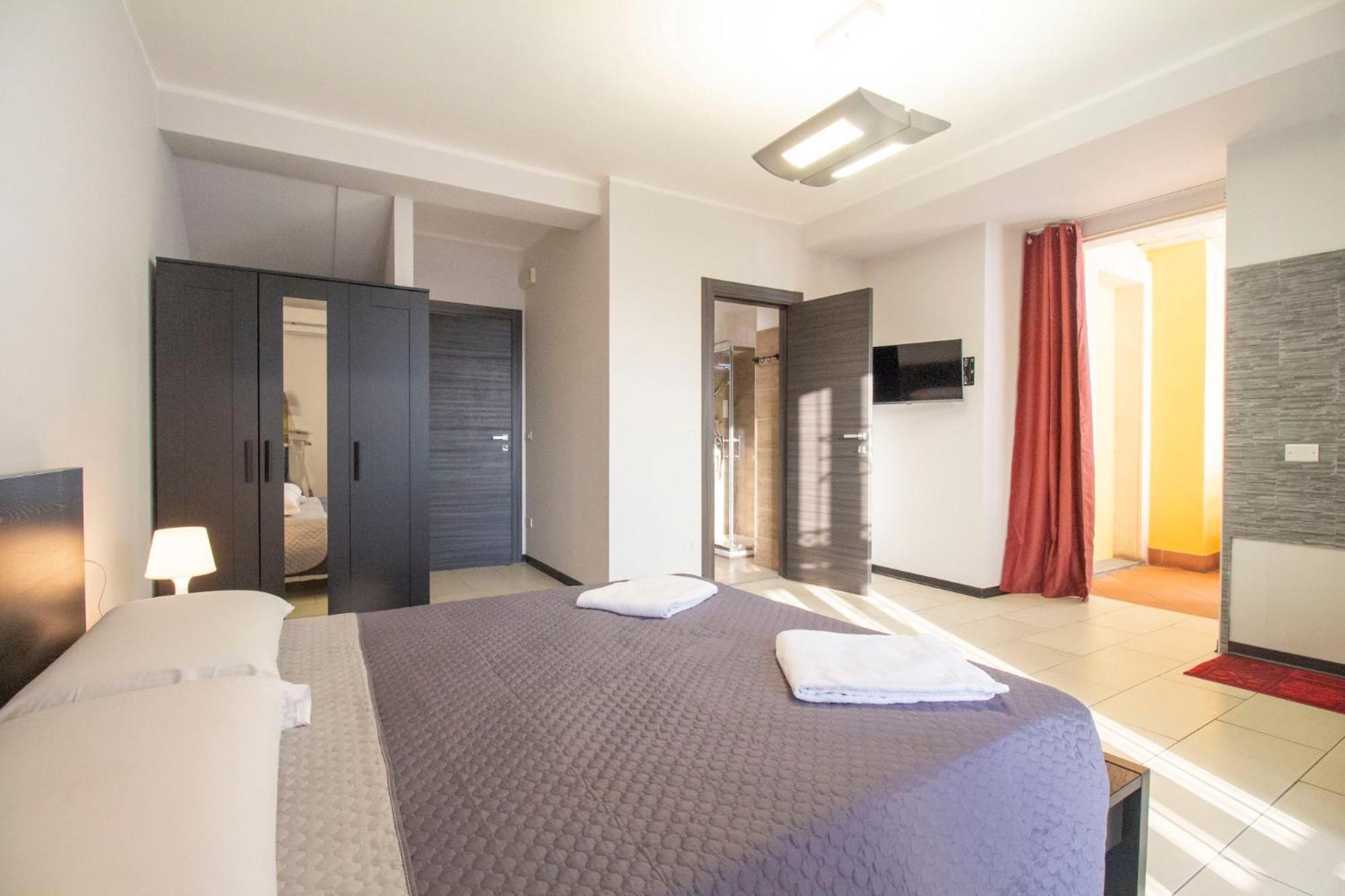Royal Playa Suite And Apartament -Private Parking- Self Chek Out CTA Exterior photo