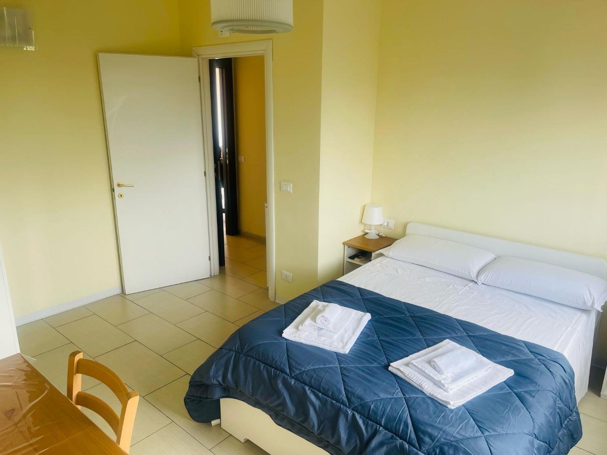 Royal Playa Suite And Apartament -Private Parking- Self Chek Out CTA Exterior photo